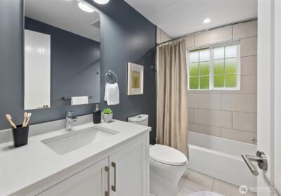 9226 Matthews Avenue NE, Seattle, WA 98115 - Photo 24