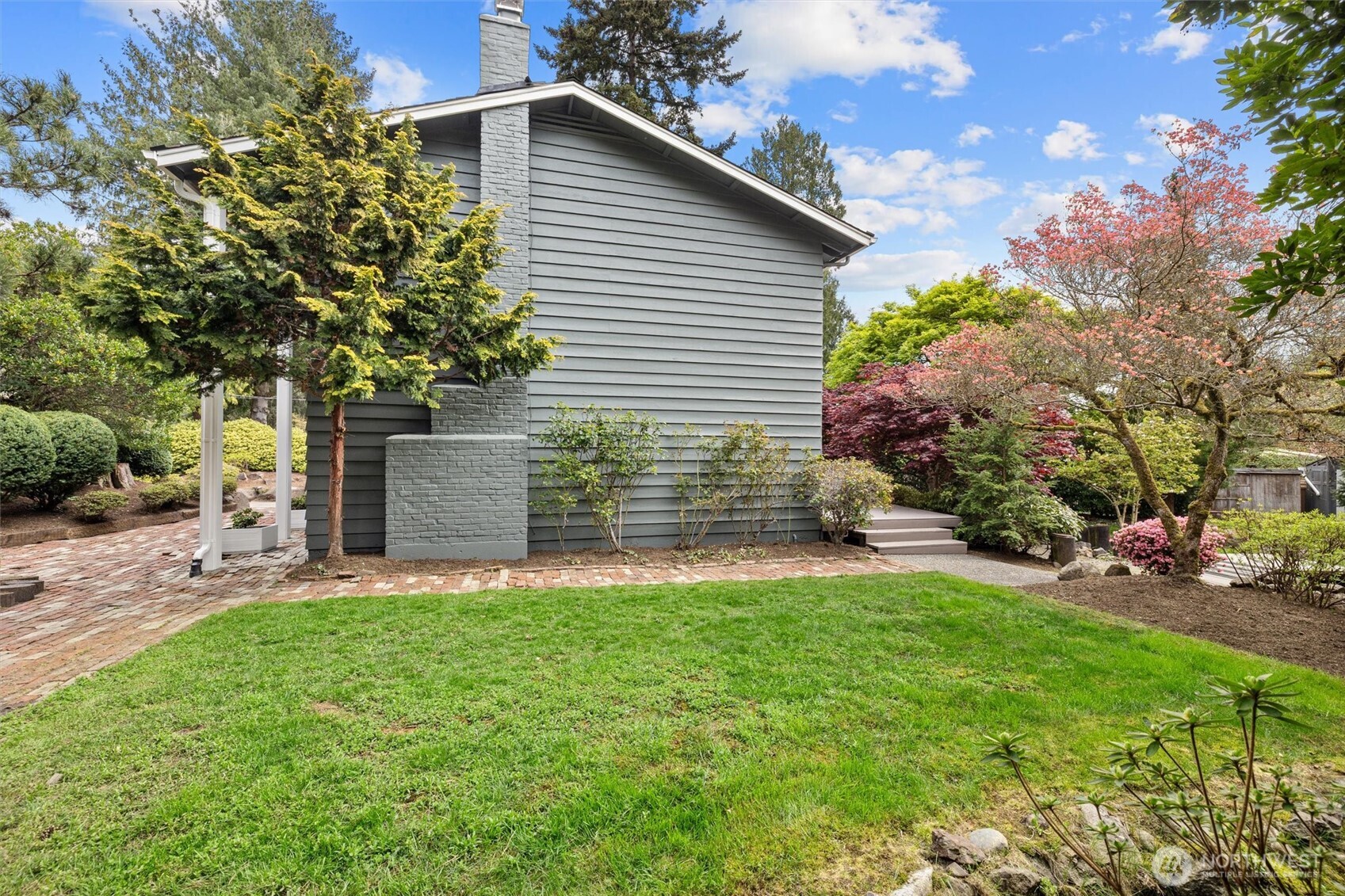 9226 Matthews Avenue NE, Seattle, WA 98115