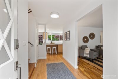 9226 Matthews Avenue NE, Seattle, WA 98115 - Photo 3