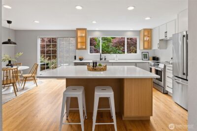9226 Matthews Avenue NE, Seattle, WA 98115 - Photo 4