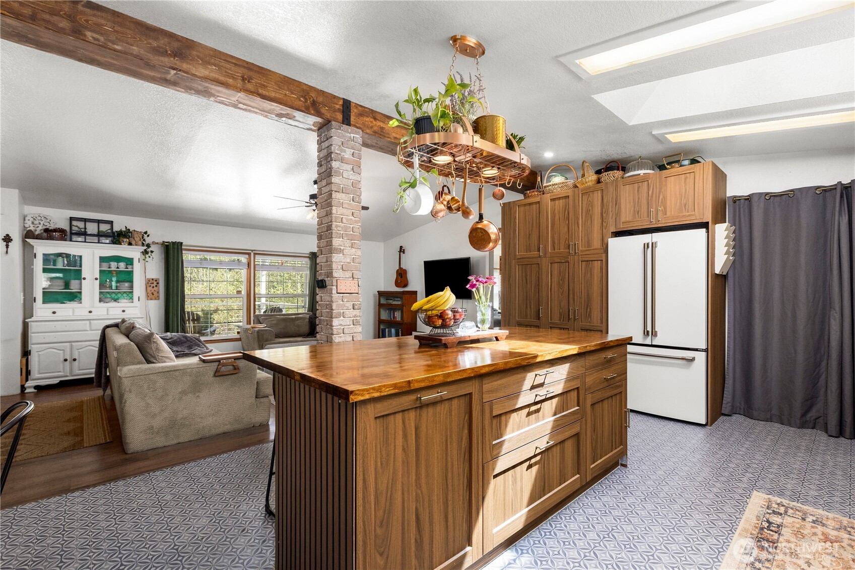 9342 Phillips Road SE, Port Orchard, WA 98367-8535