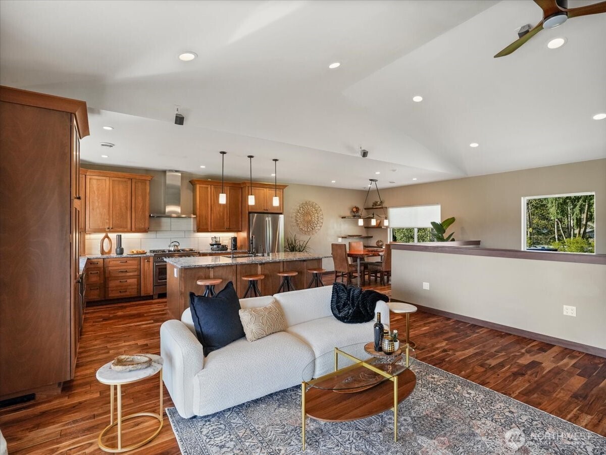 3231 Deer Island Drive E, Lake Tapps, WA 98391