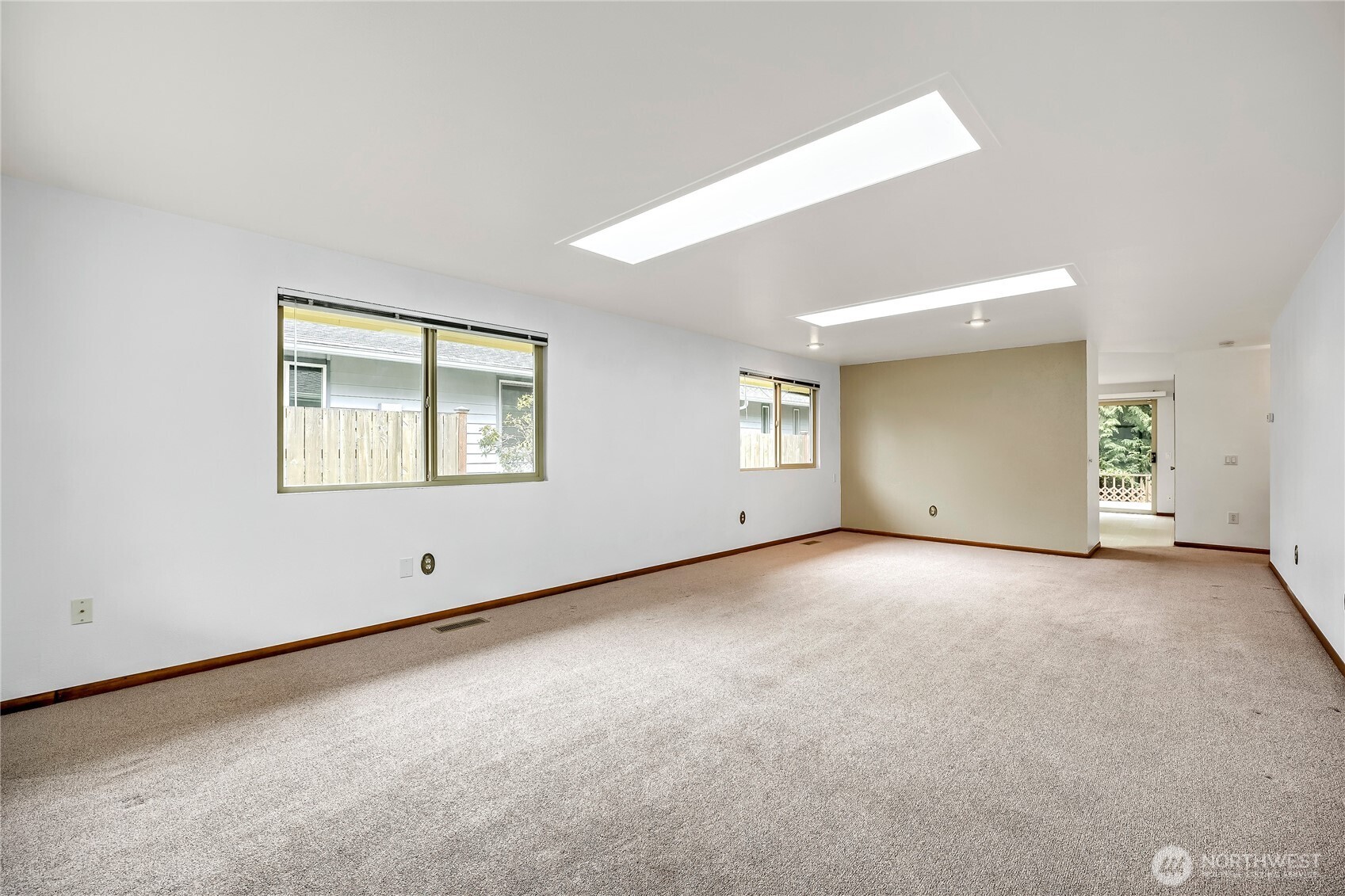 24806 10th Avenue S, Des Moines, WA 98198