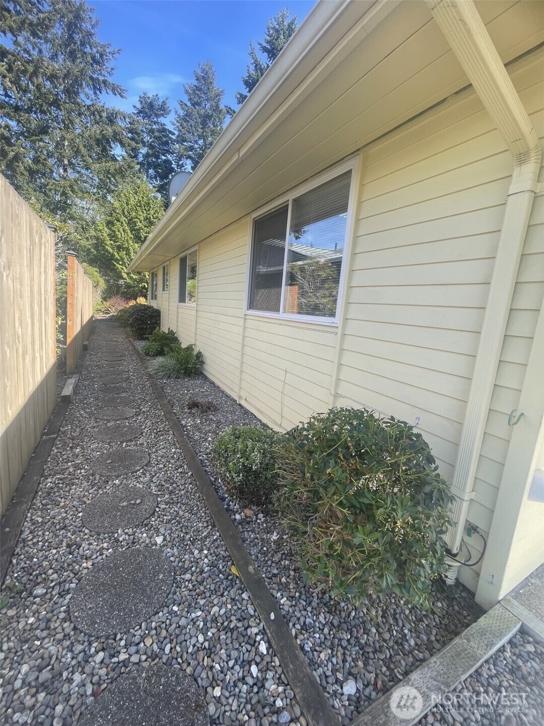 24806 10th Avenue S, Des Moines, WA 98198