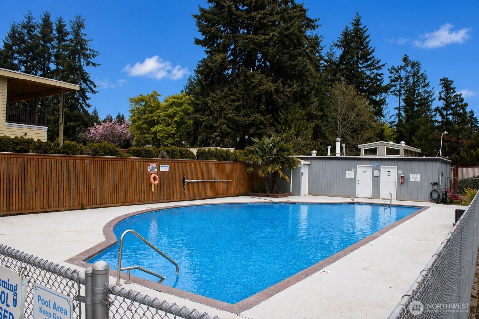 24806 10th Avenue S, Des Moines, WA 98198
