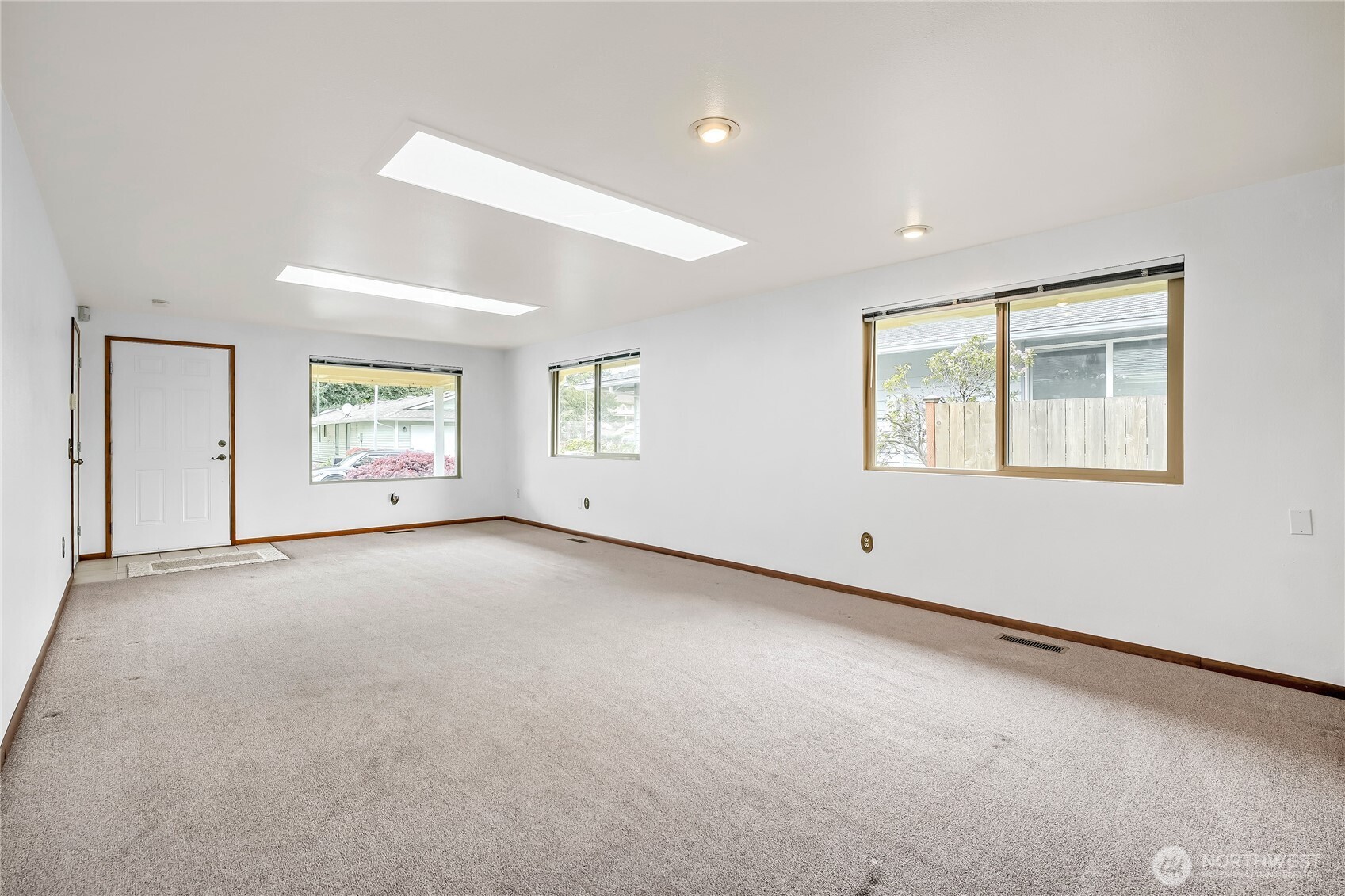 24806 10th Avenue S, Des Moines, WA 98198