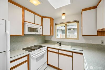24806 10th Avenue S, Des Moines, WA 98198 - Photo 4