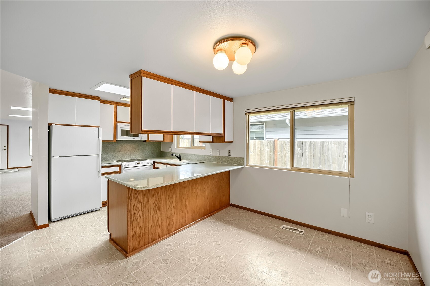 24806 10th Avenue S, Des Moines, WA 98198