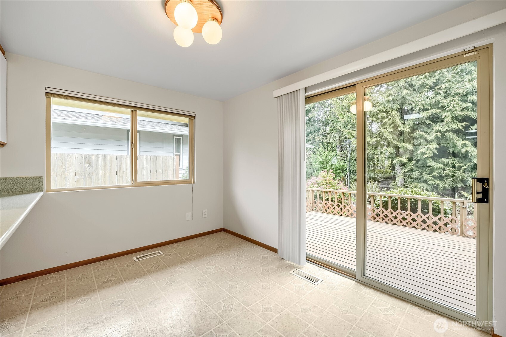 24806 10th Avenue S, Des Moines, WA 98198