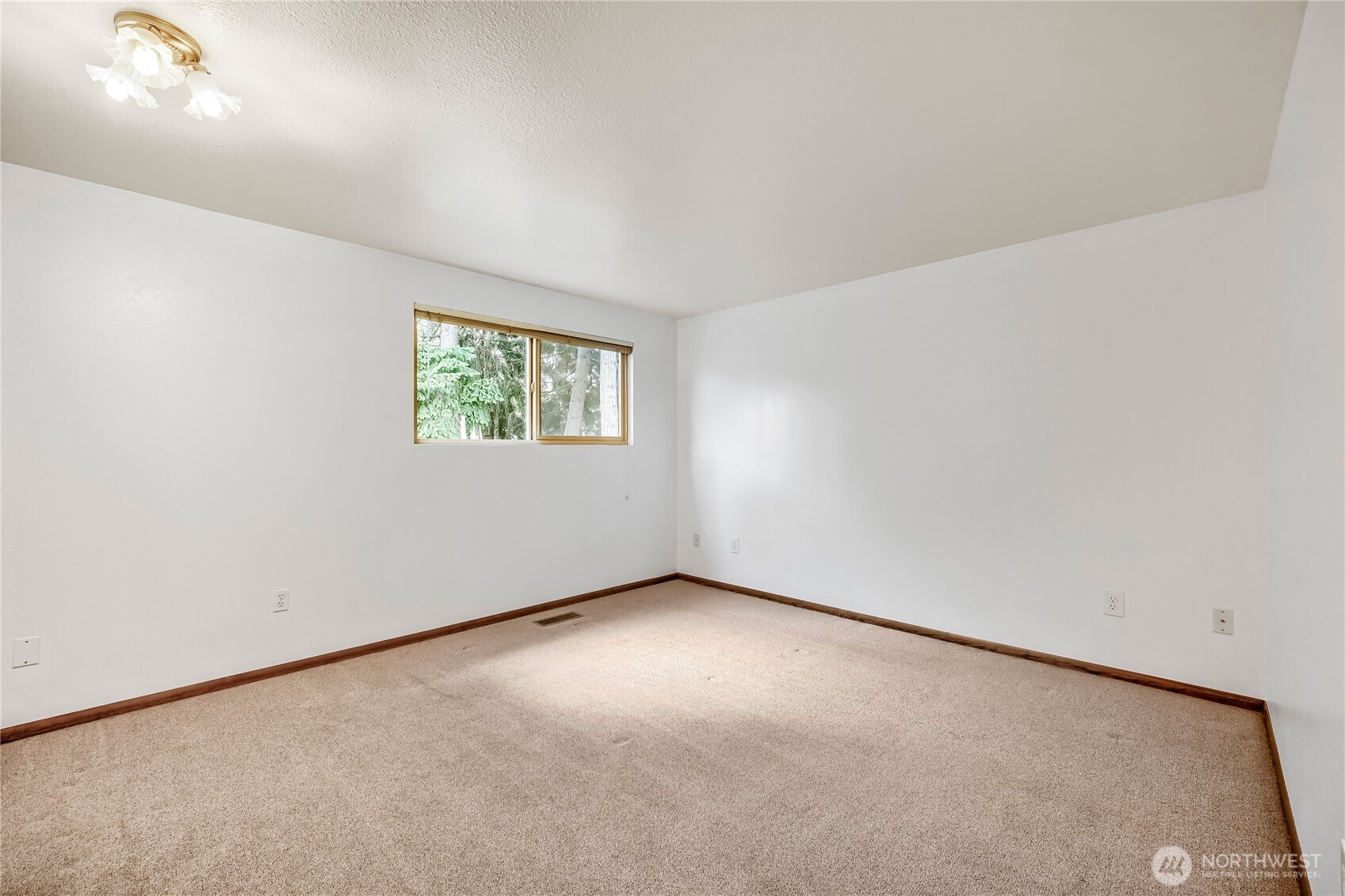 24806 10th Avenue S, Des Moines, WA 98198