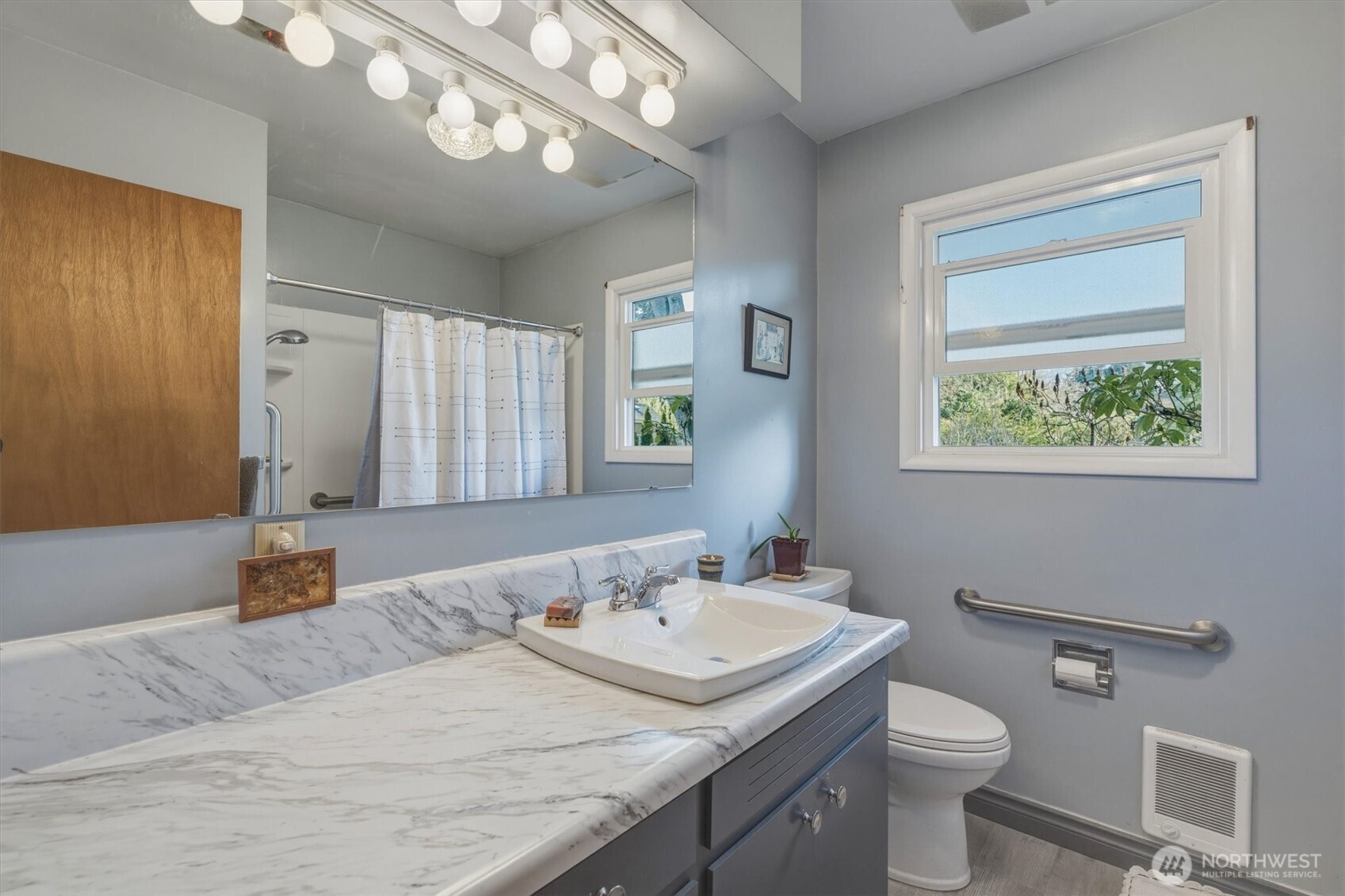 3302 Pine Street , Longview, WA 98632