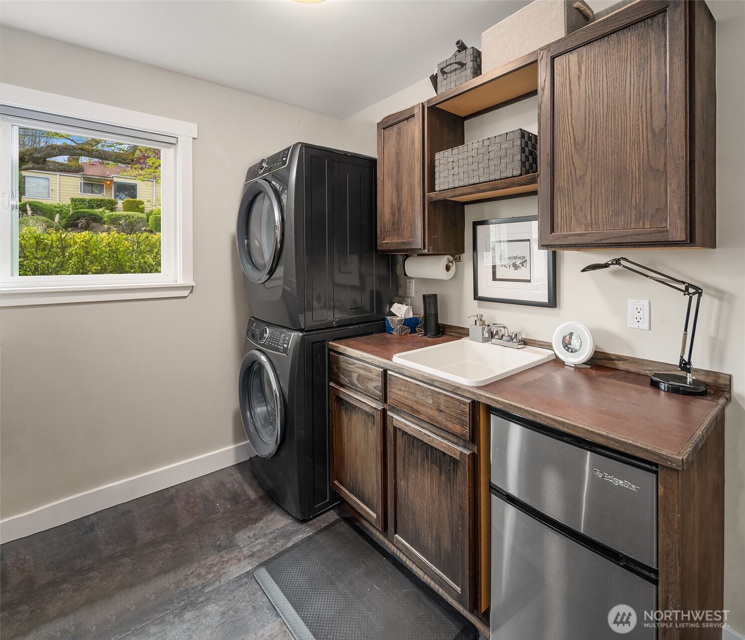 2820 27th Avenue W, Seattle, WA 98199