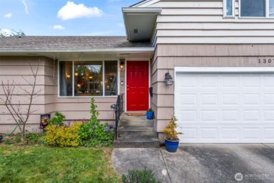 1307 N Huson Street , Tacoma, WA 98406