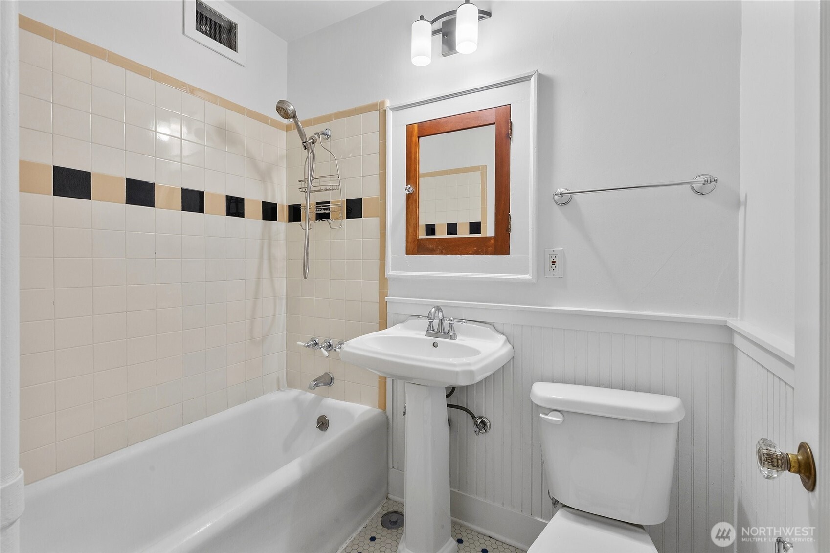 1640 18th Avenue #6, Seattle, WA 98122