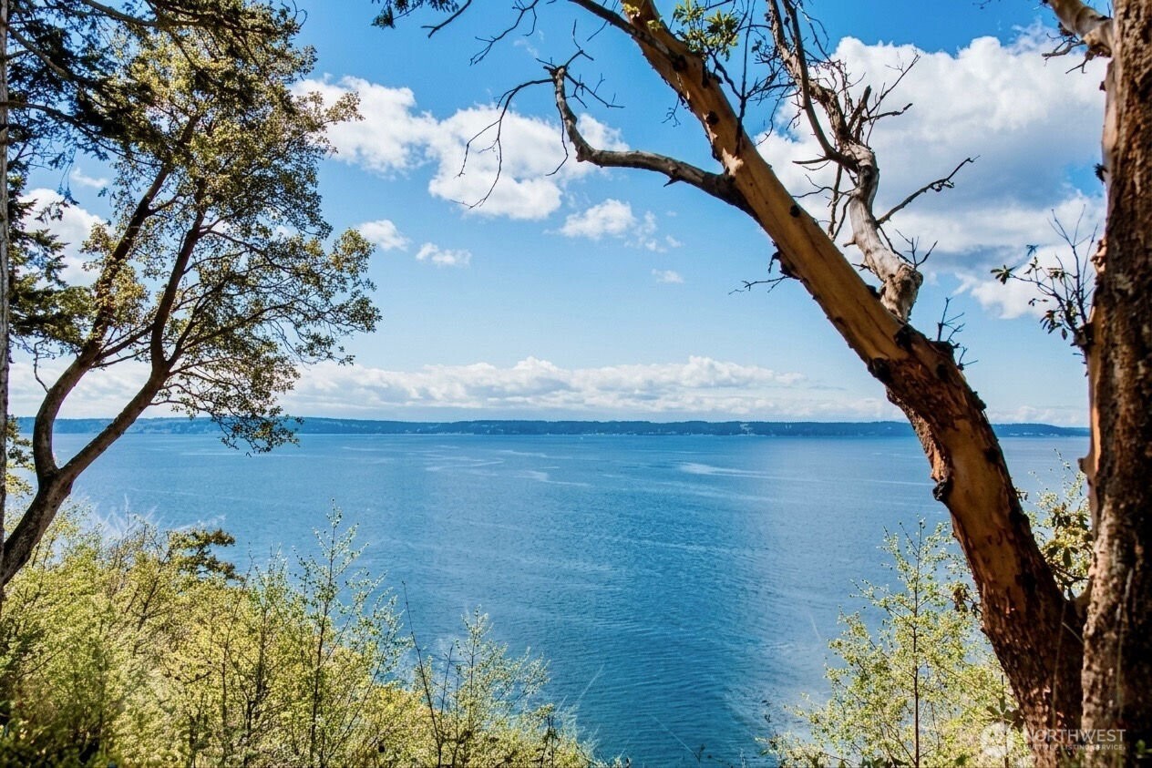 725 N Sunset Drive , Camano Island, WA 98282