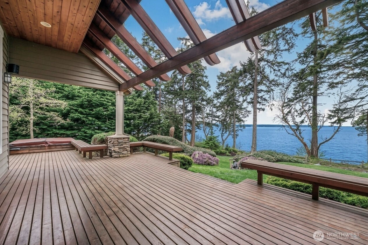 725 N Sunset Drive , Camano Island, WA 98282