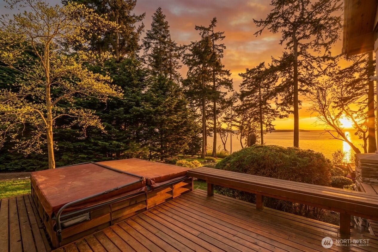 725 N Sunset Drive , Camano Island, WA 98282