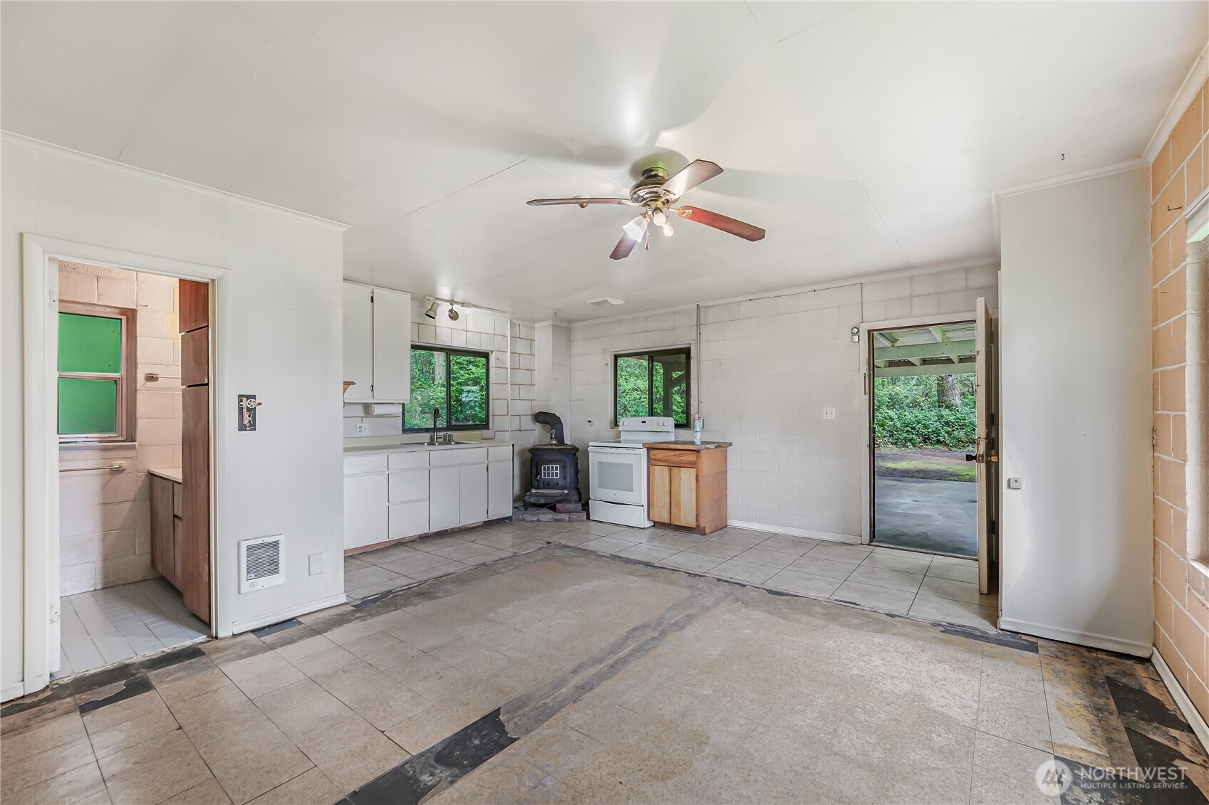 725 N Sunset Drive , Camano Island, WA 98282