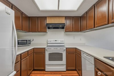 23003 Lakeview Drive #208, Mountlake Terrace, WA 98043 - Photo 5