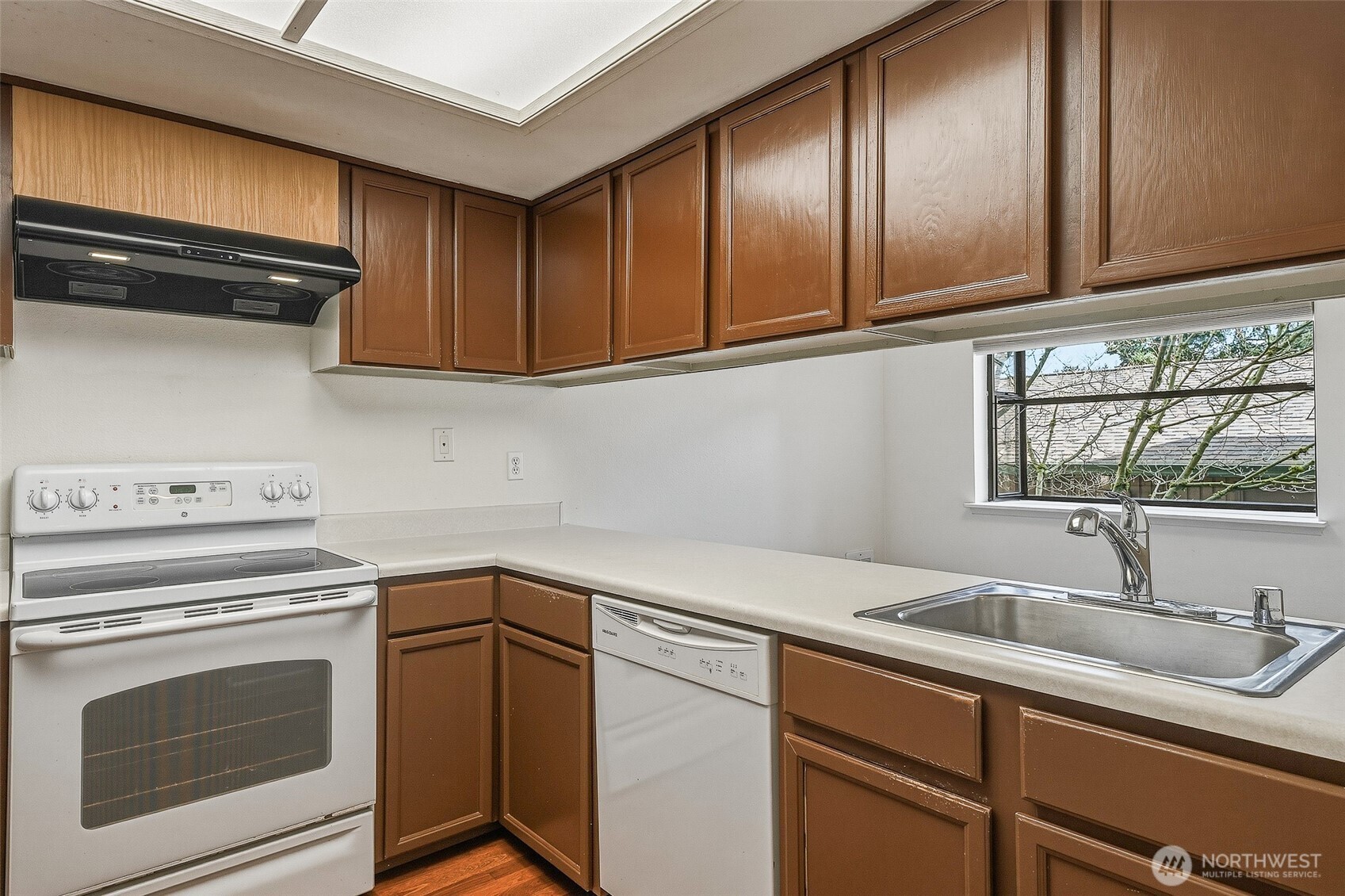 23003 Lakeview Drive #208, Mountlake Terrace, WA 98043