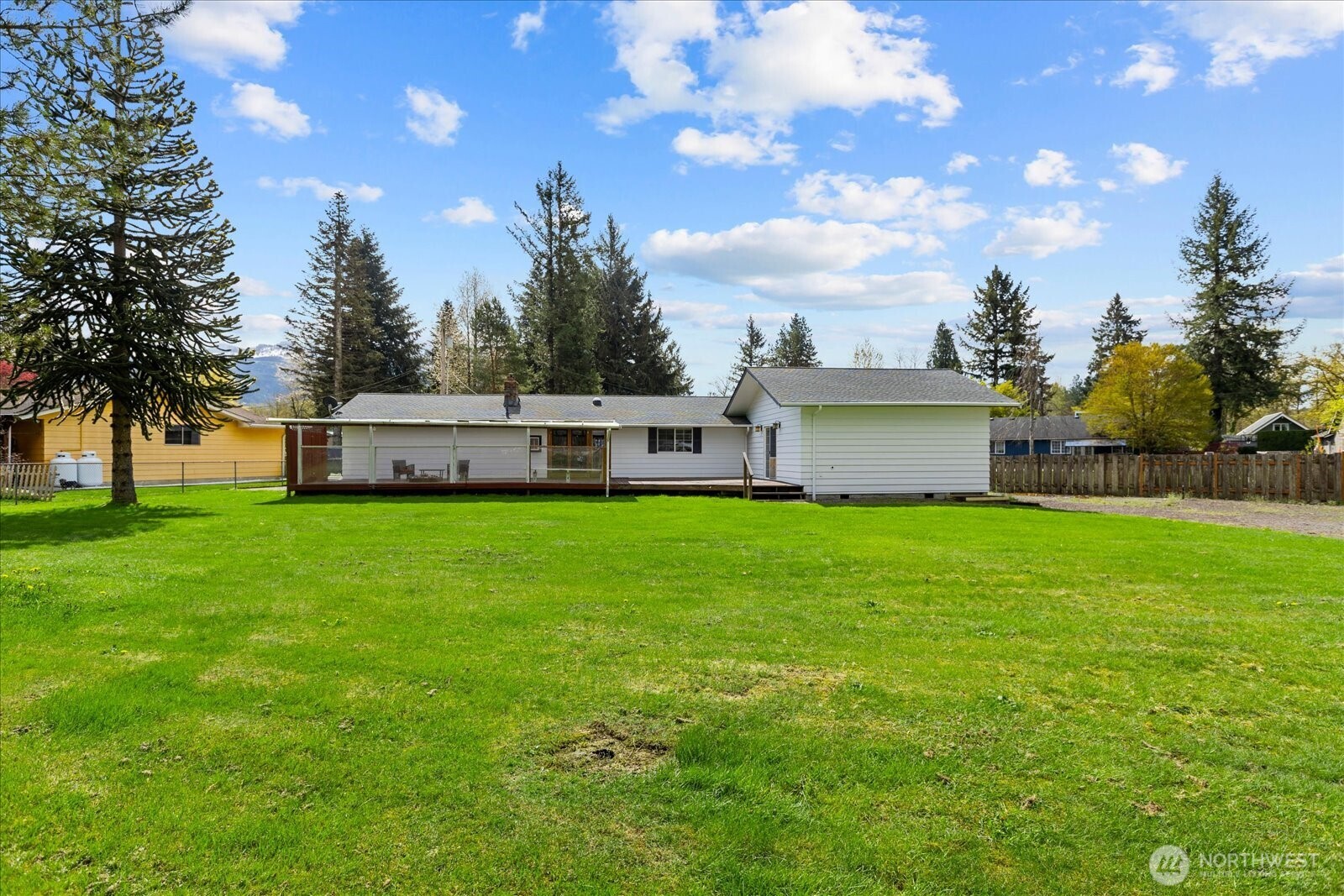 907 Dyer Road , Sultan, WA 98294