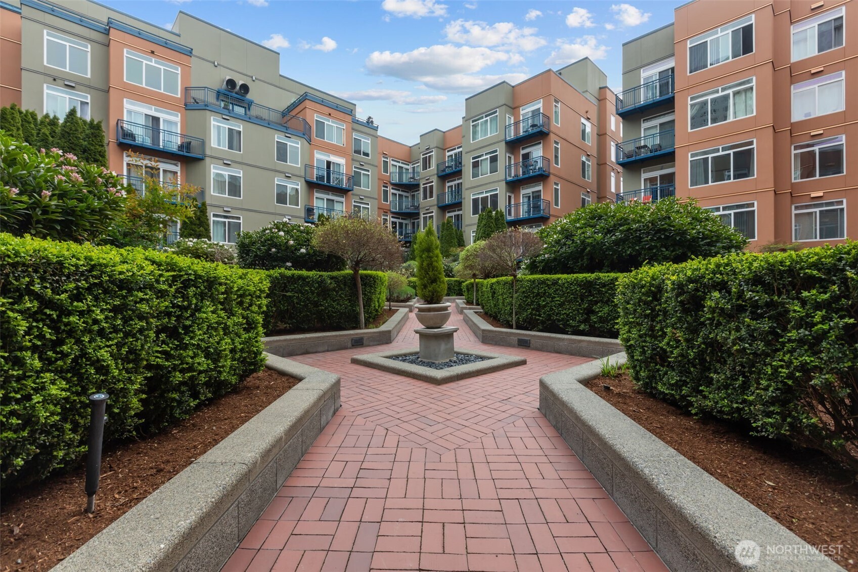 2415 2nd Avenue #631, Seattle, WA 98121