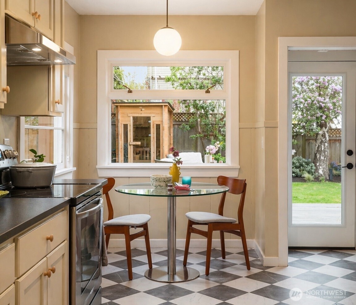 314 NE 56th Street , Seattle, WA 98105