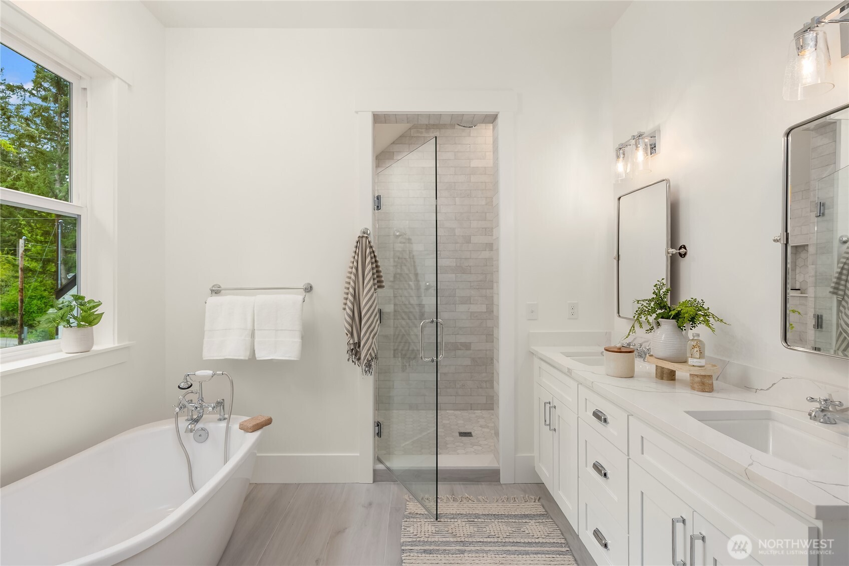 4948 NE North Tolo Road , Bainbridge Island, WA 98110