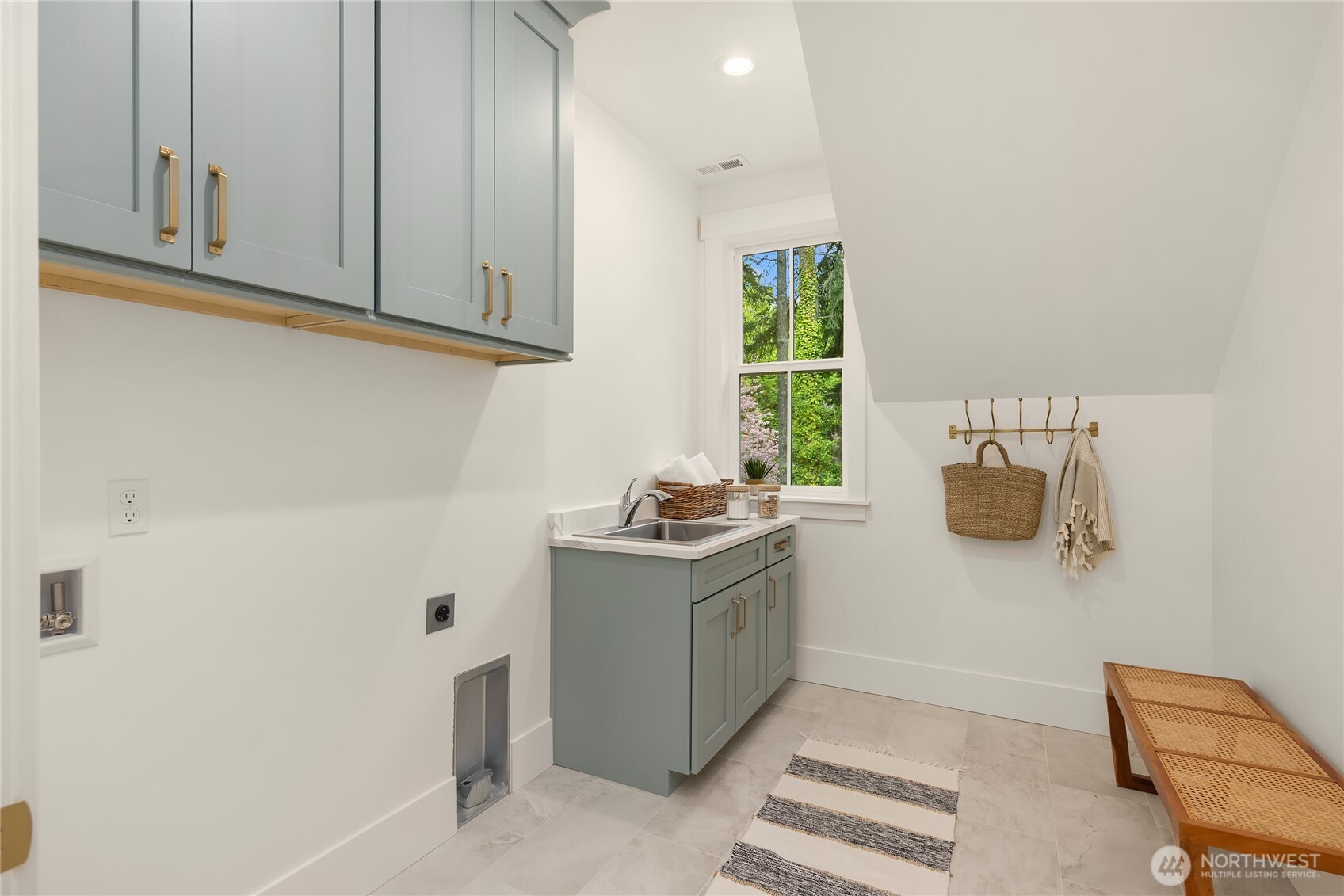 4948 NE North Tolo Road , Bainbridge Island, WA 98110