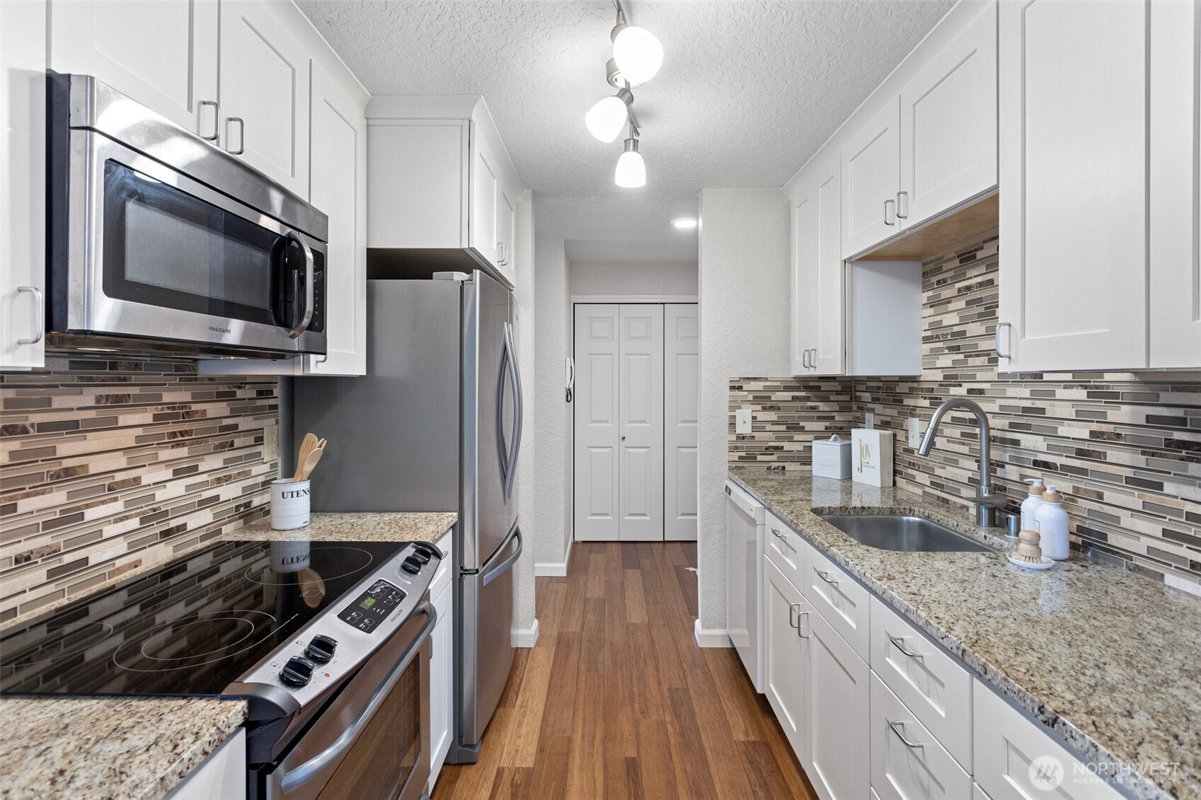 2625 13th Avenue W #302, Seattle, WA 98119