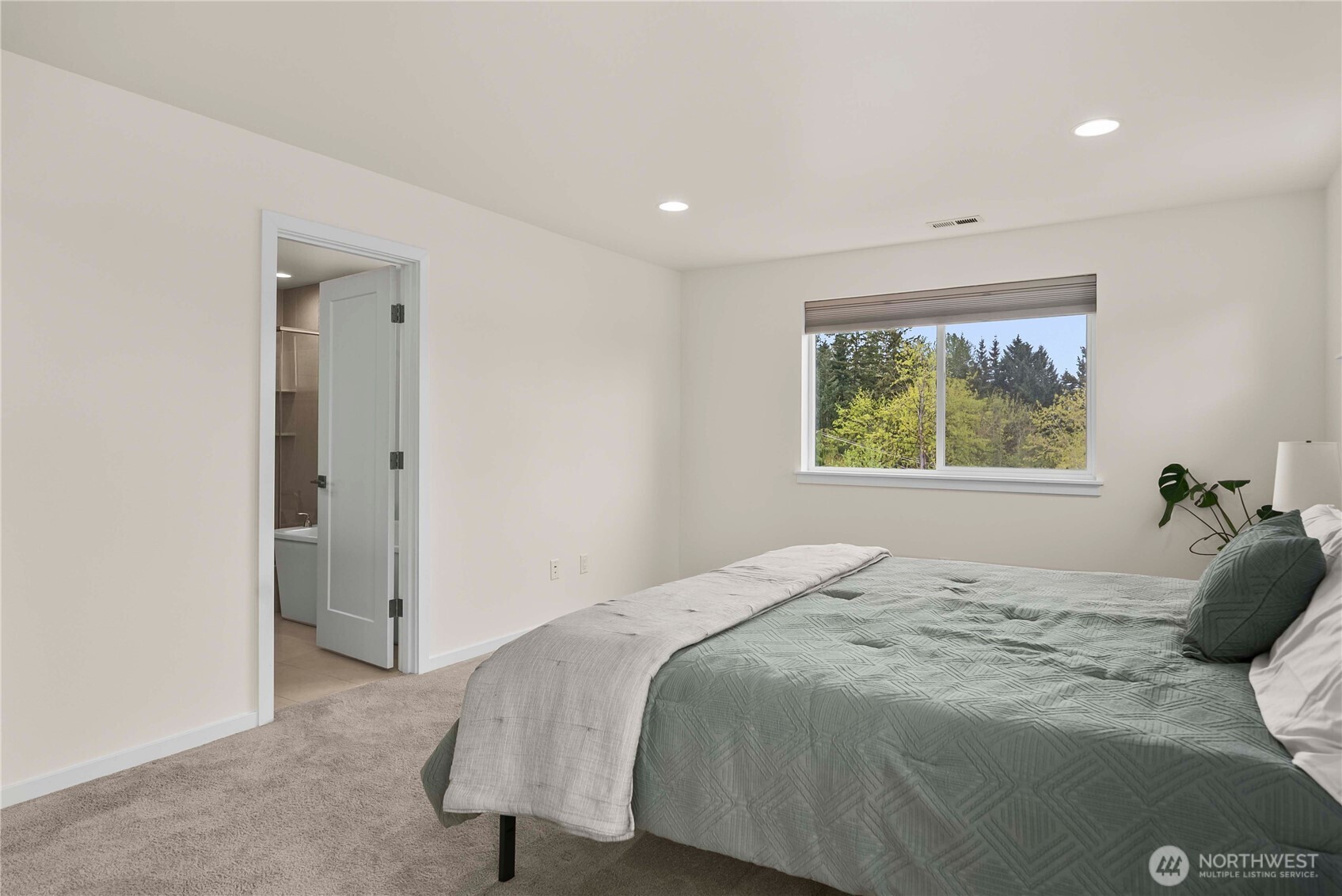 10214 SE 268th Place , Kent, WA 98030-5081