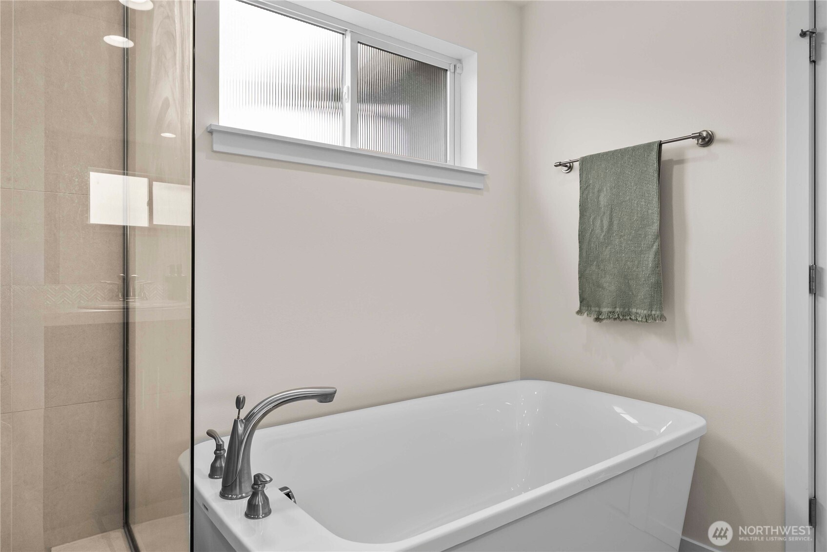 10214 SE 268th Place , Kent, WA 98030-5081