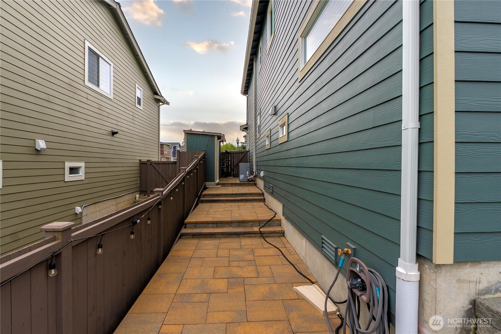 10214 SE 268th Place , Kent, WA 98030-5081
