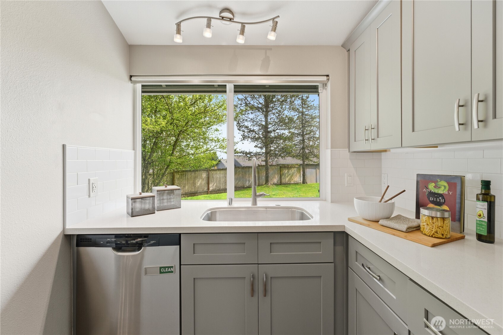 212 76th Place SW, Everett, WA 98203