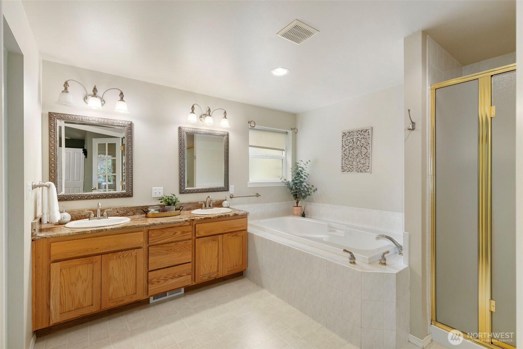 6207 NE Blakewood Court , Kingston, WA 98346
