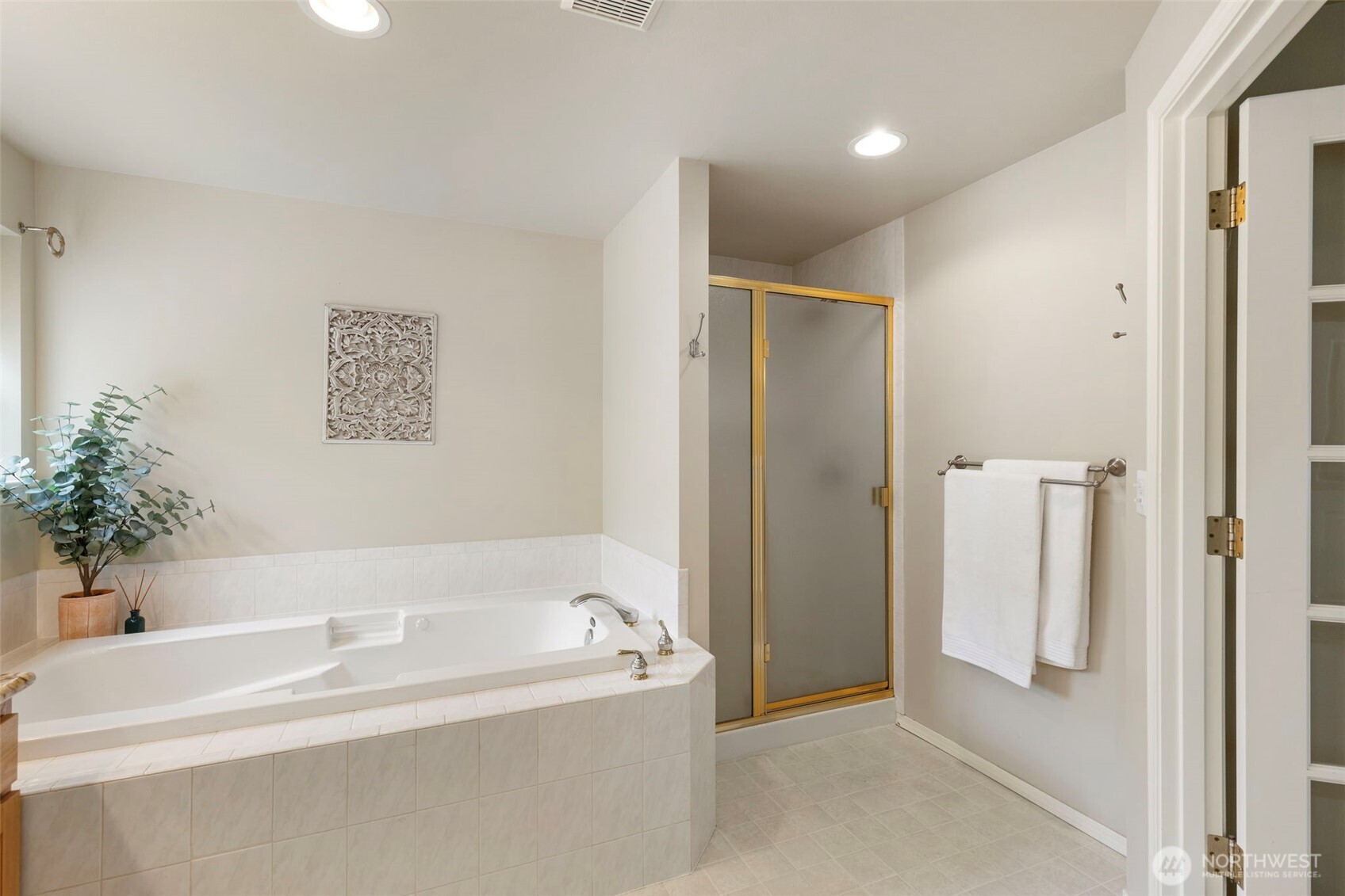 6207 NE Blakewood Court , Kingston, WA 98346