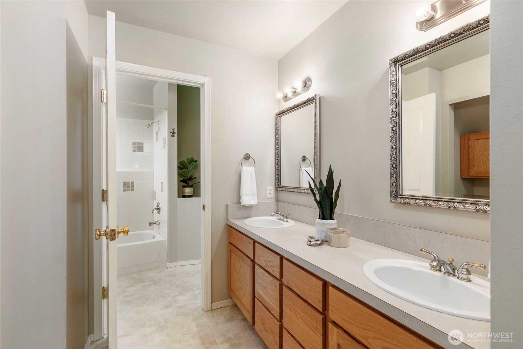 6207 NE Blakewood Court , Kingston, WA 98346