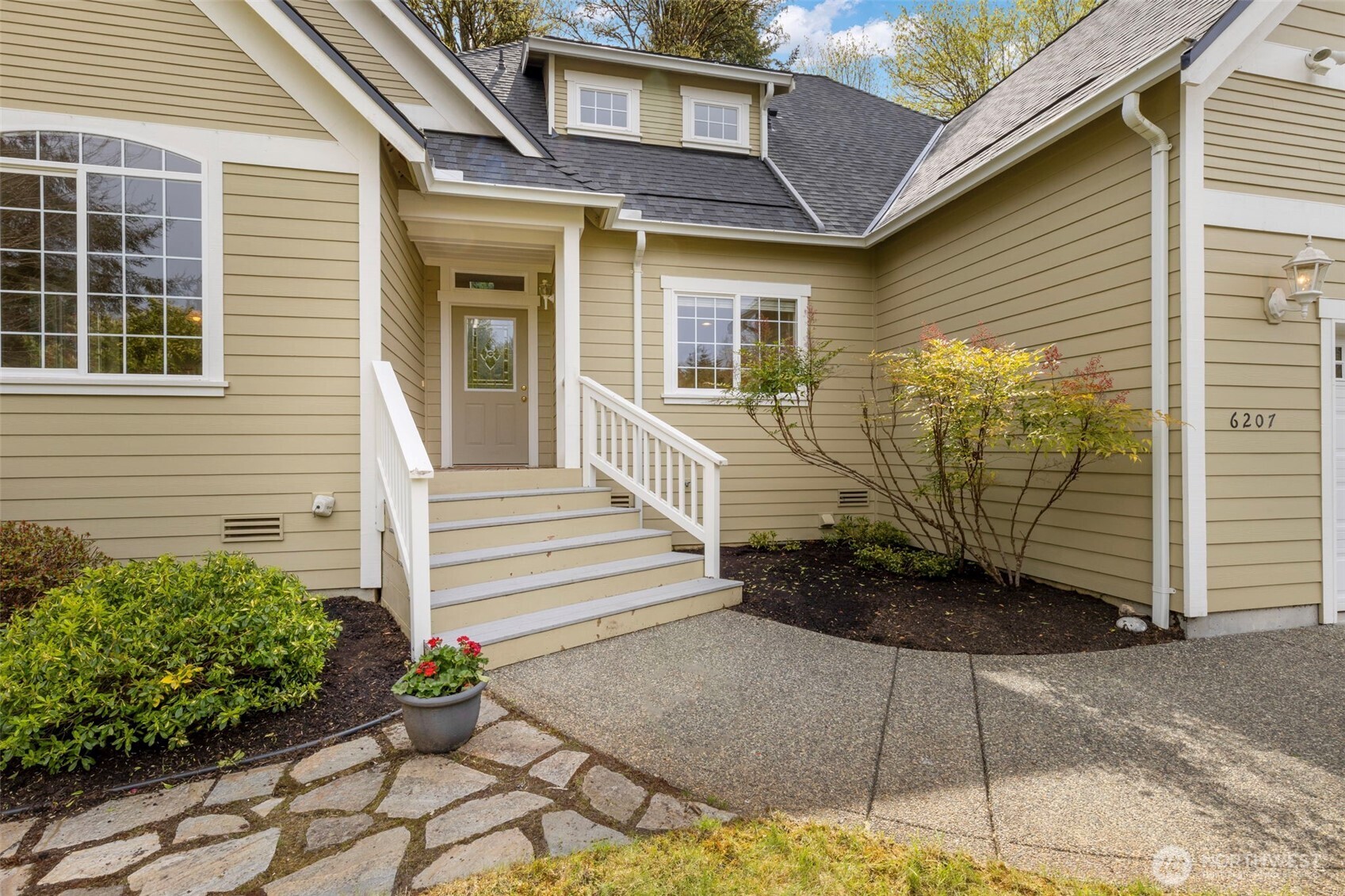 6207 NE Blakewood Court , Kingston, WA 98346