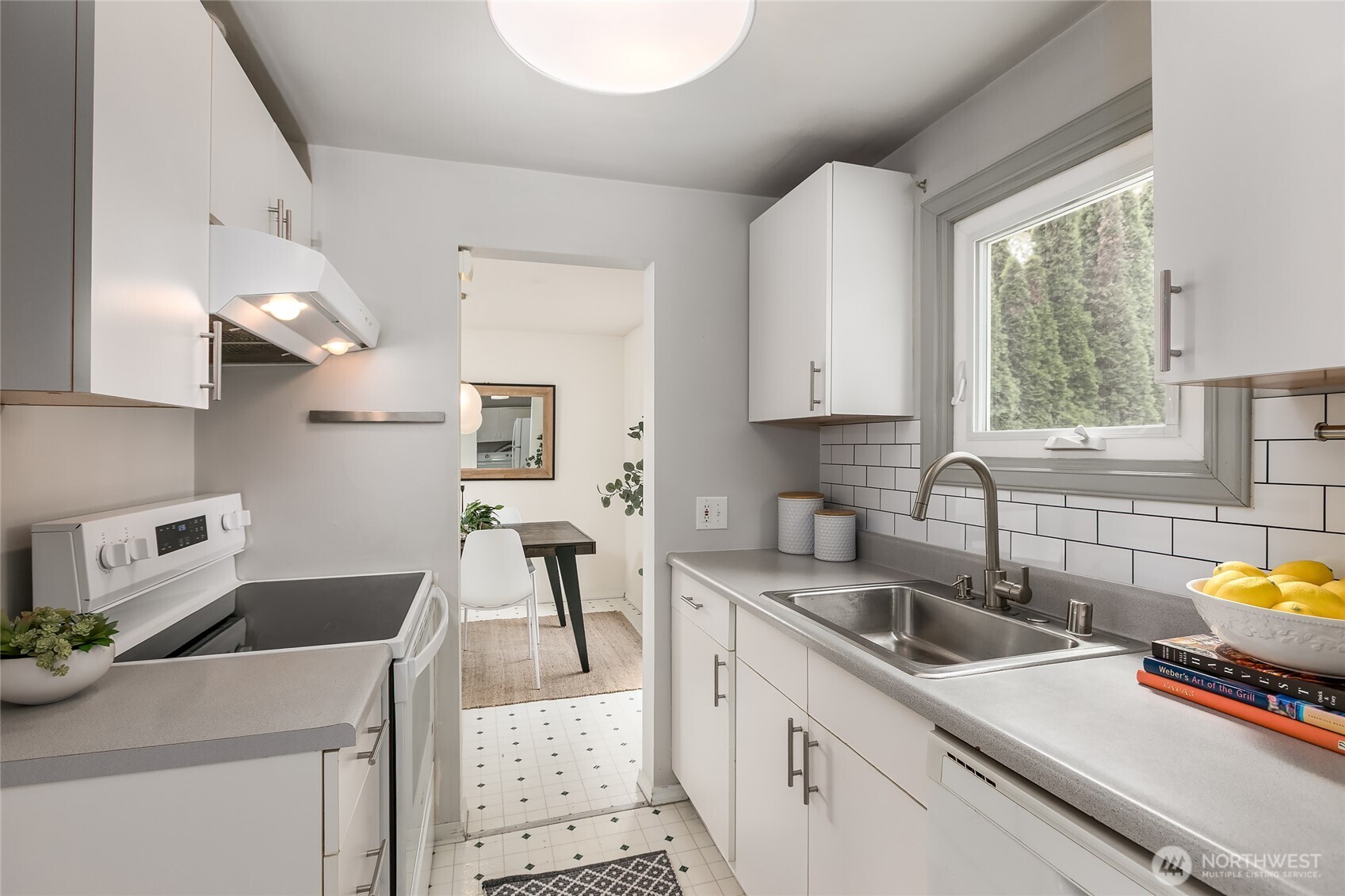 8437 Seward Park Avenue S, Seattle, WA 98118