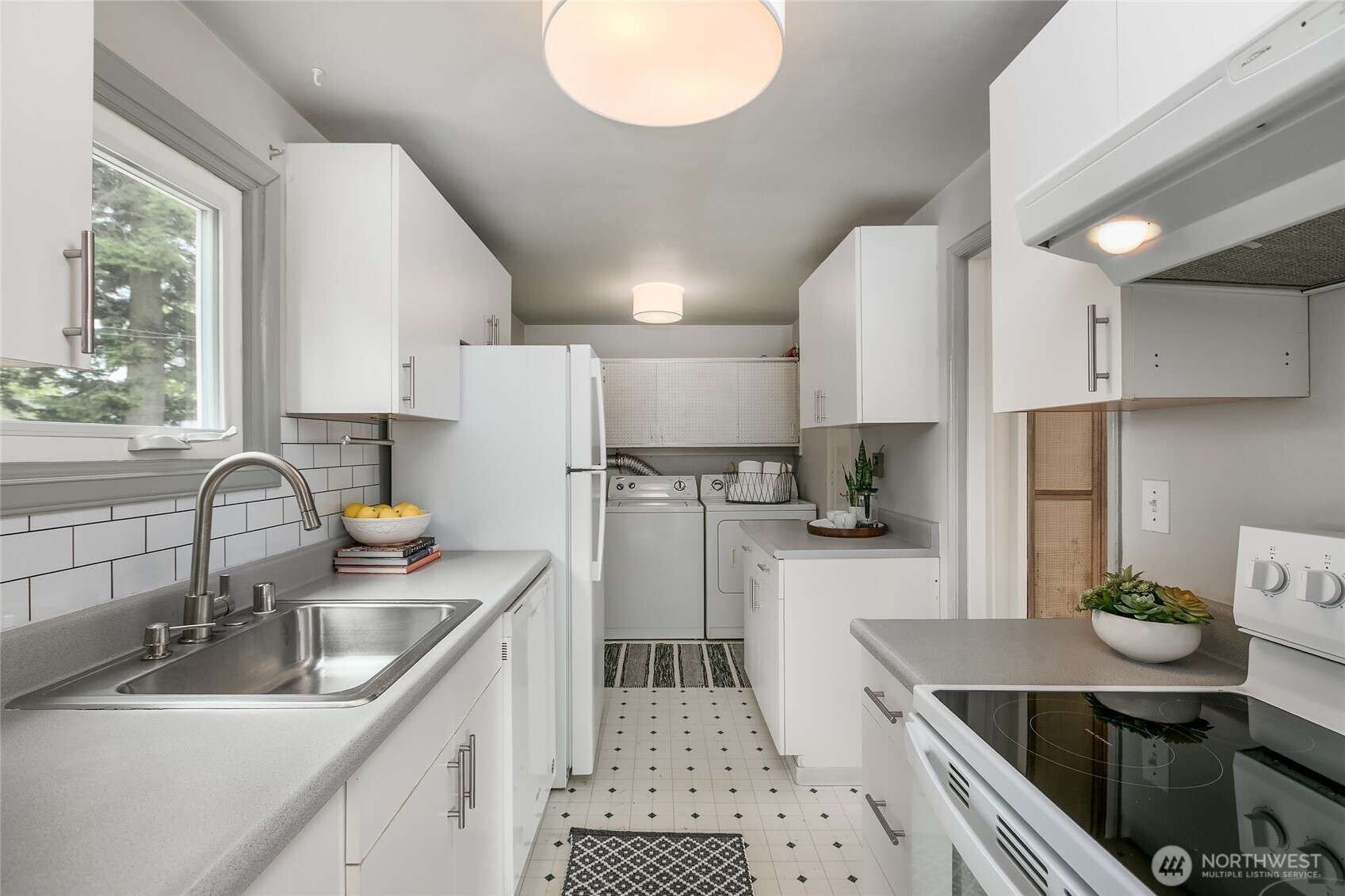 8437 Seward Park Avenue S, Seattle, WA 98118