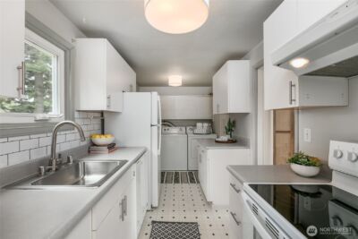 8437 Seward Park Avenue S, Seattle, WA 98118 - Photo 14
