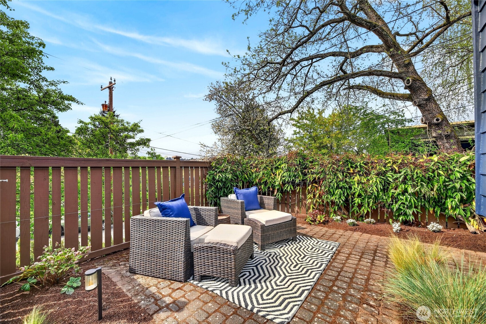 208 NW 43rd Street , Seattle, WA 98107