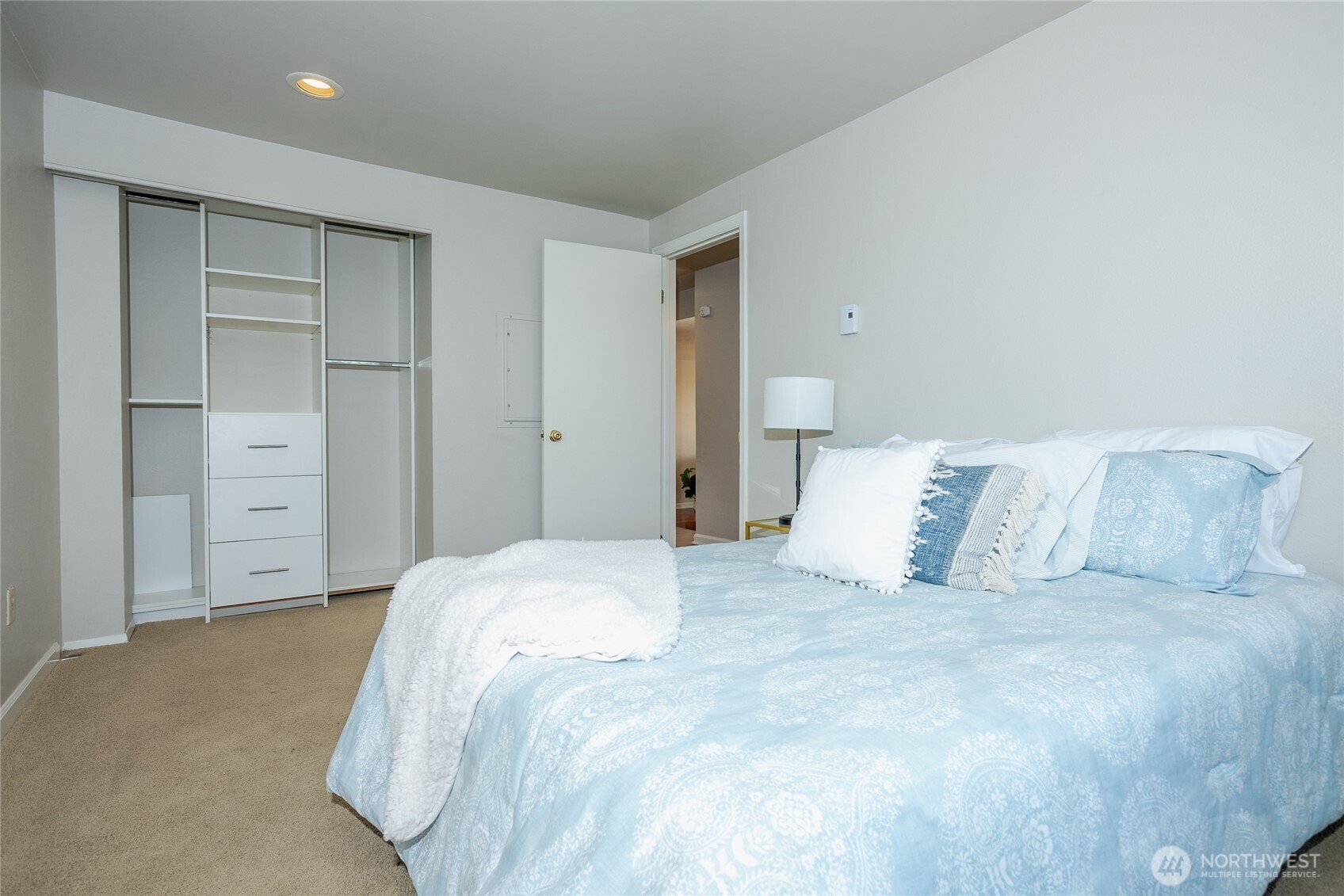 2253 Gilman Drive W #406, Seattle, WA 98119