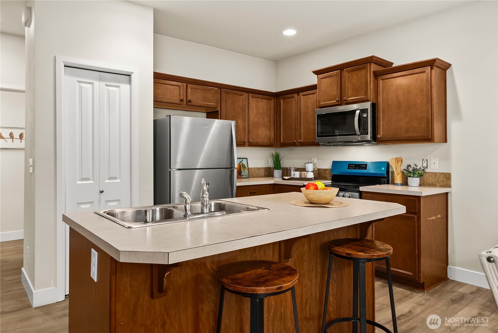 3961 E T Street , Tacoma, WA 98404