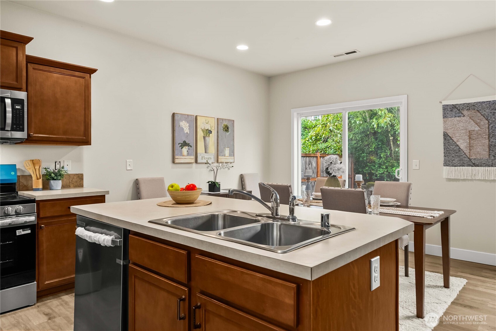 3961 E T Street , Tacoma, WA 98404