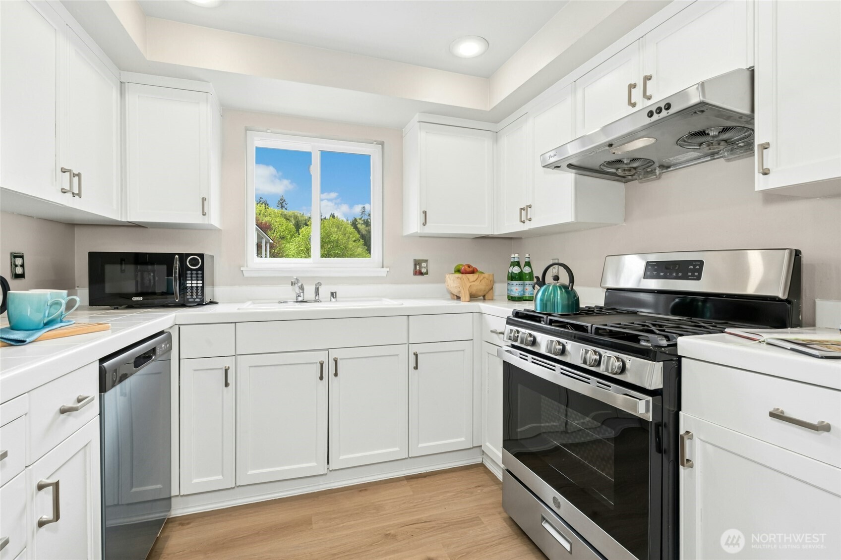 250 NW Dogwood Street #C201, Issaquah, WA 98027
