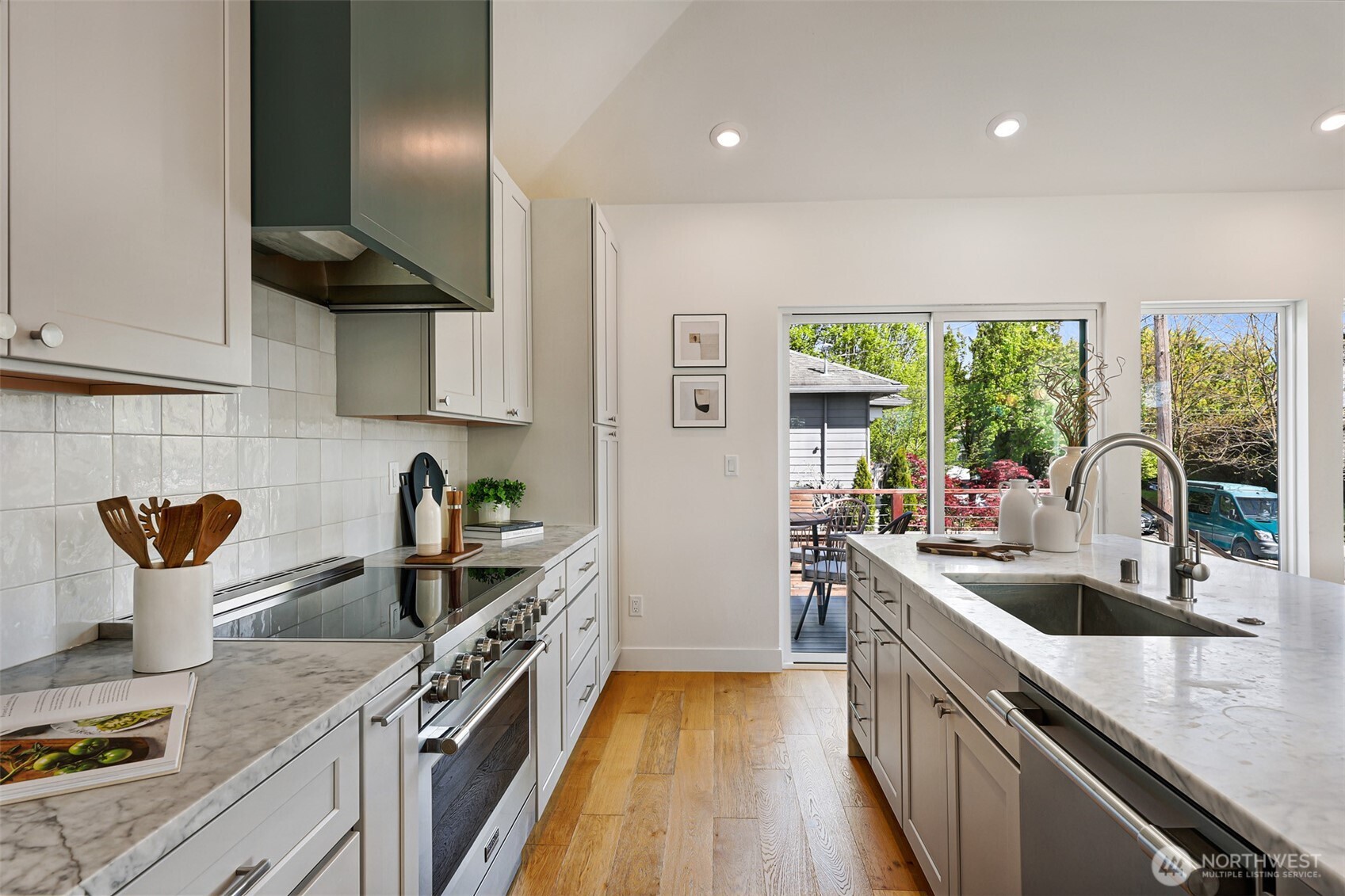 800 32nd Avenue , Seattle, WA 98122