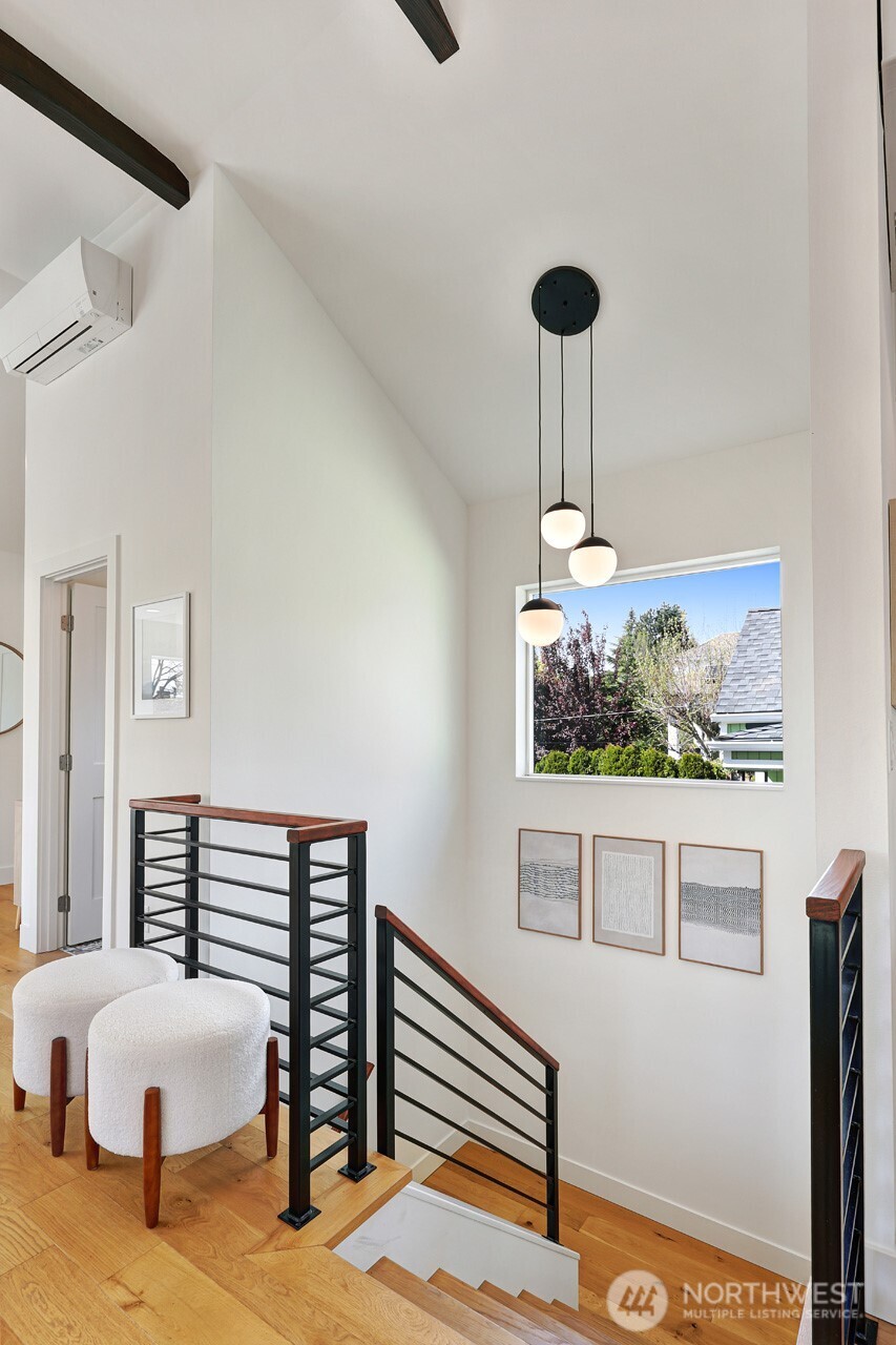 800 32nd Avenue , Seattle, WA 98122