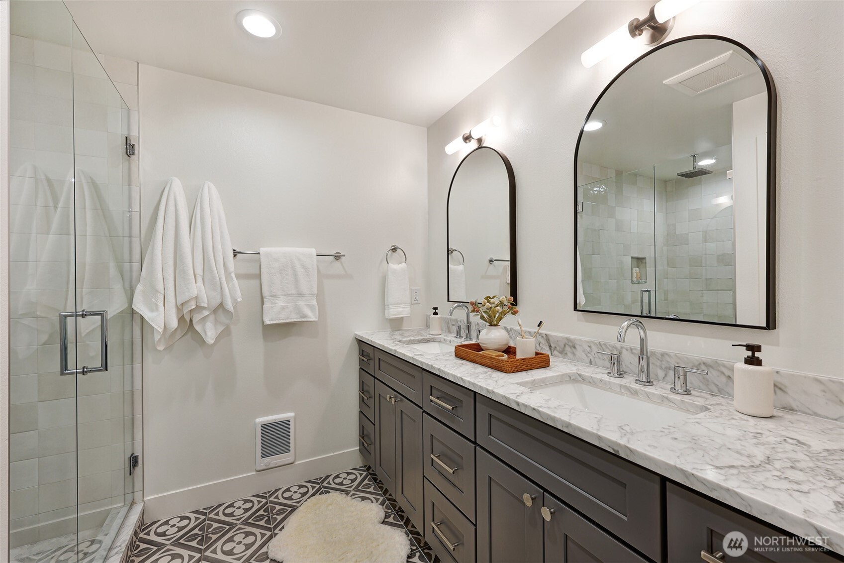 800 32nd Avenue , Seattle, WA 98122