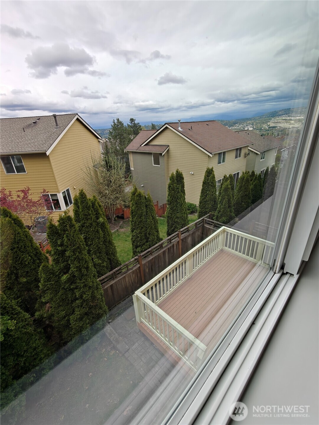 564 MOUNTAIN VIEW Lane NW, Issaquah, WA 98027